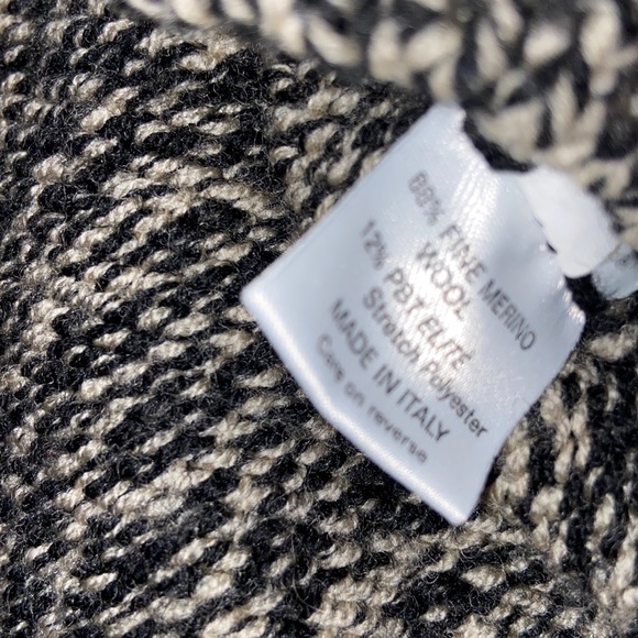 Scott Barber Men’s V-Neck Medium Gray And Black Sweater - Picture 5 of 5